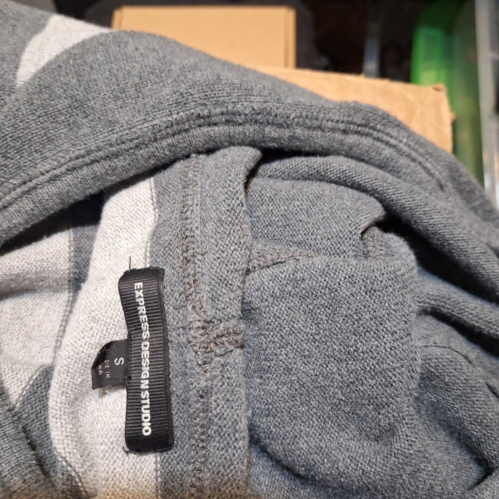 Express Deign Sweater - Picture 9 of 9